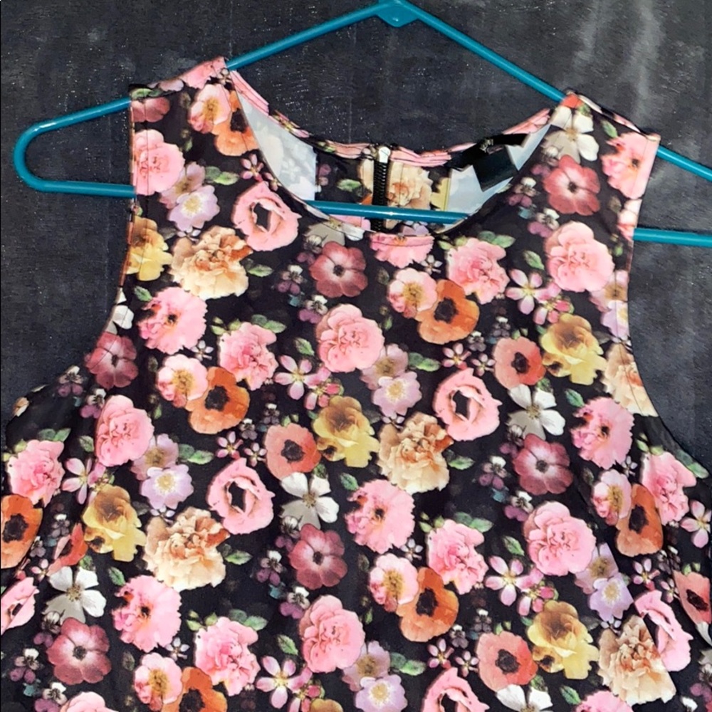 Sleeveless floral blouse top💕